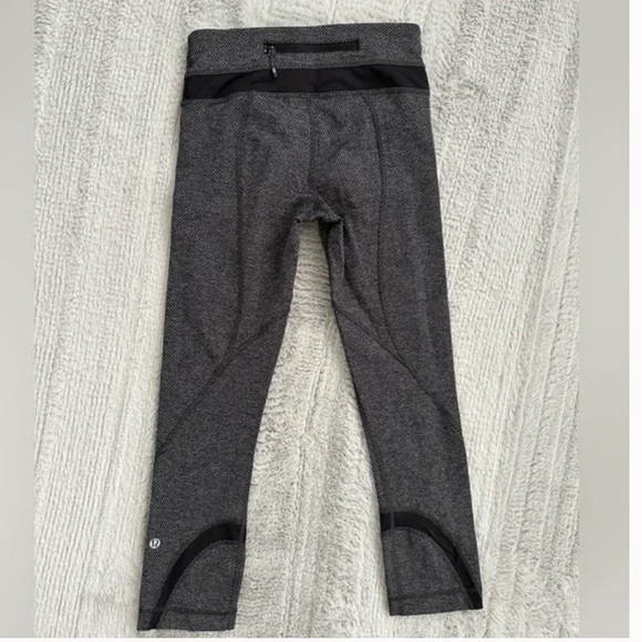 ❤️❤️ Lululemon Align Women's Crop Leggings All Over Gray Pattern ❤️❤️size 6 - Picture 2 of 3